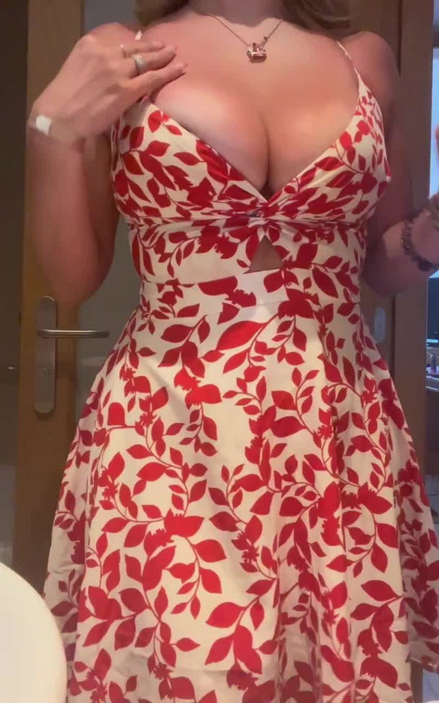 Perfect dress for a titty reveal!